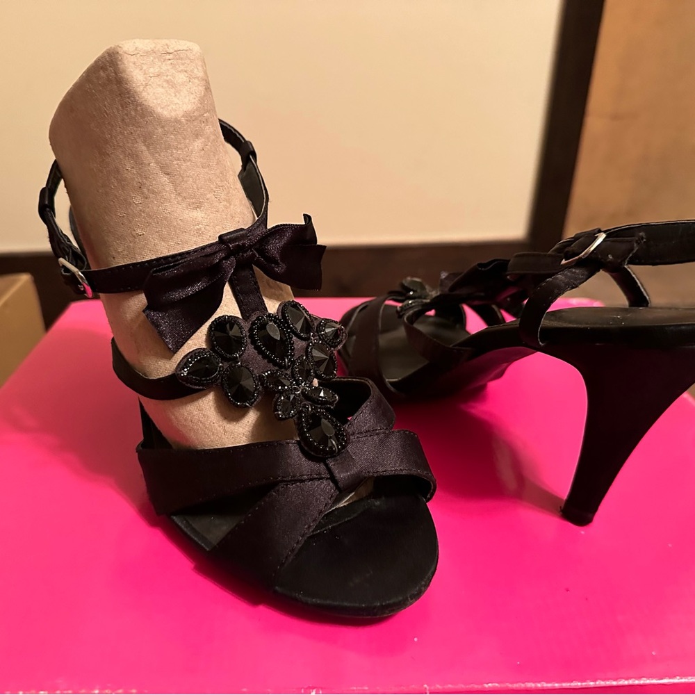 *EUC*Sz 9.5*Jellypop* BELLEVUE satin